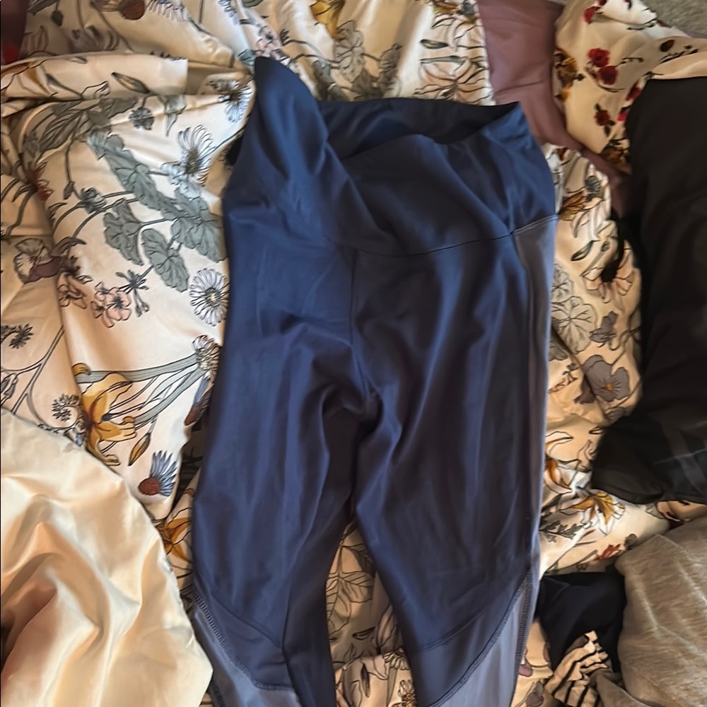 Blue Leggings with Streamlined Design and Snug Fit